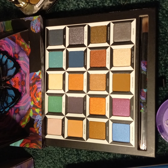 THE ULTIMATE URBAN DECAY BUNDLE OF PERFECTION!!! SEVEN EYESHADOW PALETTE ALONE!! - Picture 14 of 15